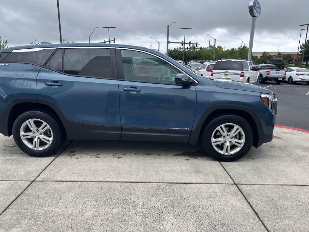 Used 2024 GMC Terrain SLE AWD/4WD image 5