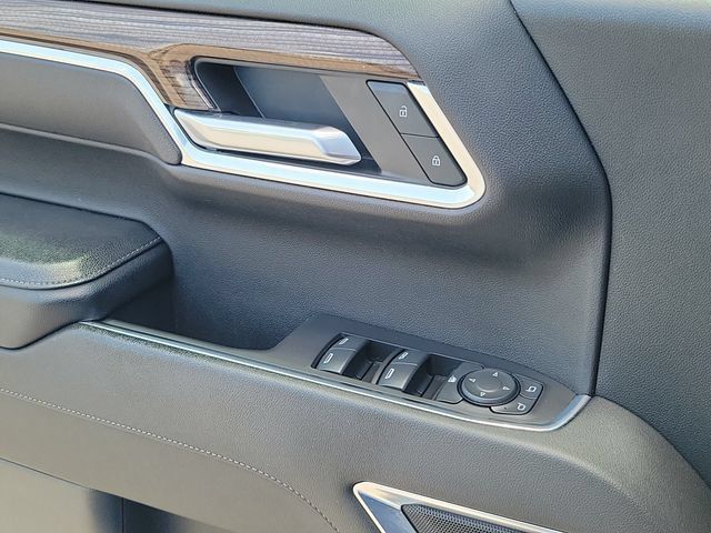 Used 2023 Chevrolet Silverado 1500 LT AWD/4WD image 18