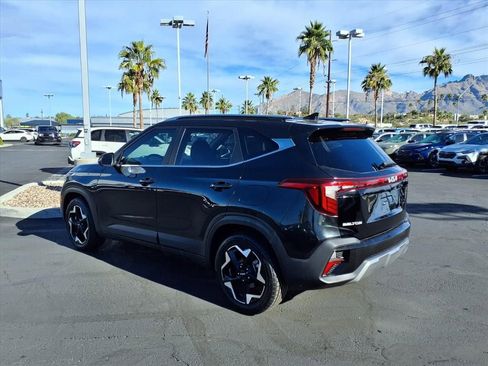 Used 2024 Kia Seltos EX image 11