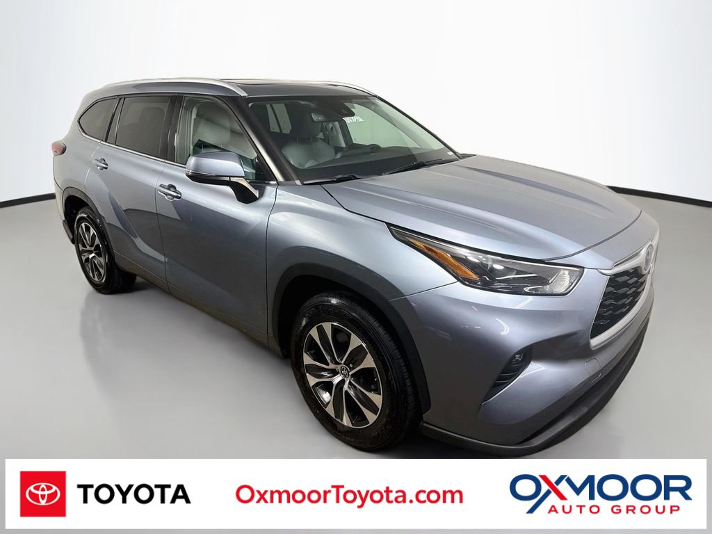 Used 2022 Toyota Highlander XLE FWD image 1
