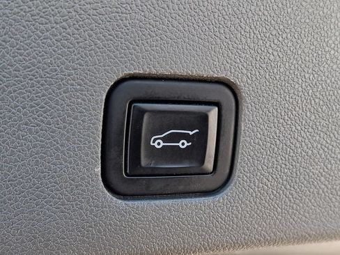 Used 2023 Cadillac XT6 Premium Luxury FWD image 24