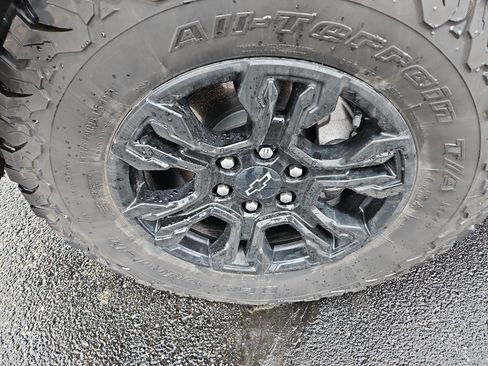 Used 2023 Chevrolet Silverado 1500 ZR2 image 4