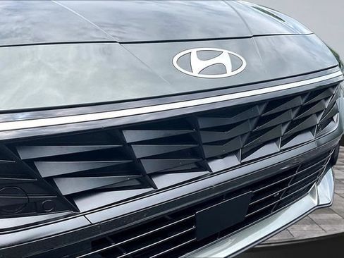 Used 2025 Hyundai Elantra SEL FWD image 31