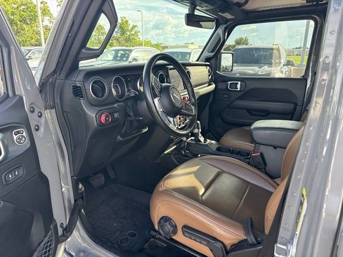 Used 2023 Jeep Wrangler Unlimited Sahara w/ Cold Weather Group AWD/4WD image 12
