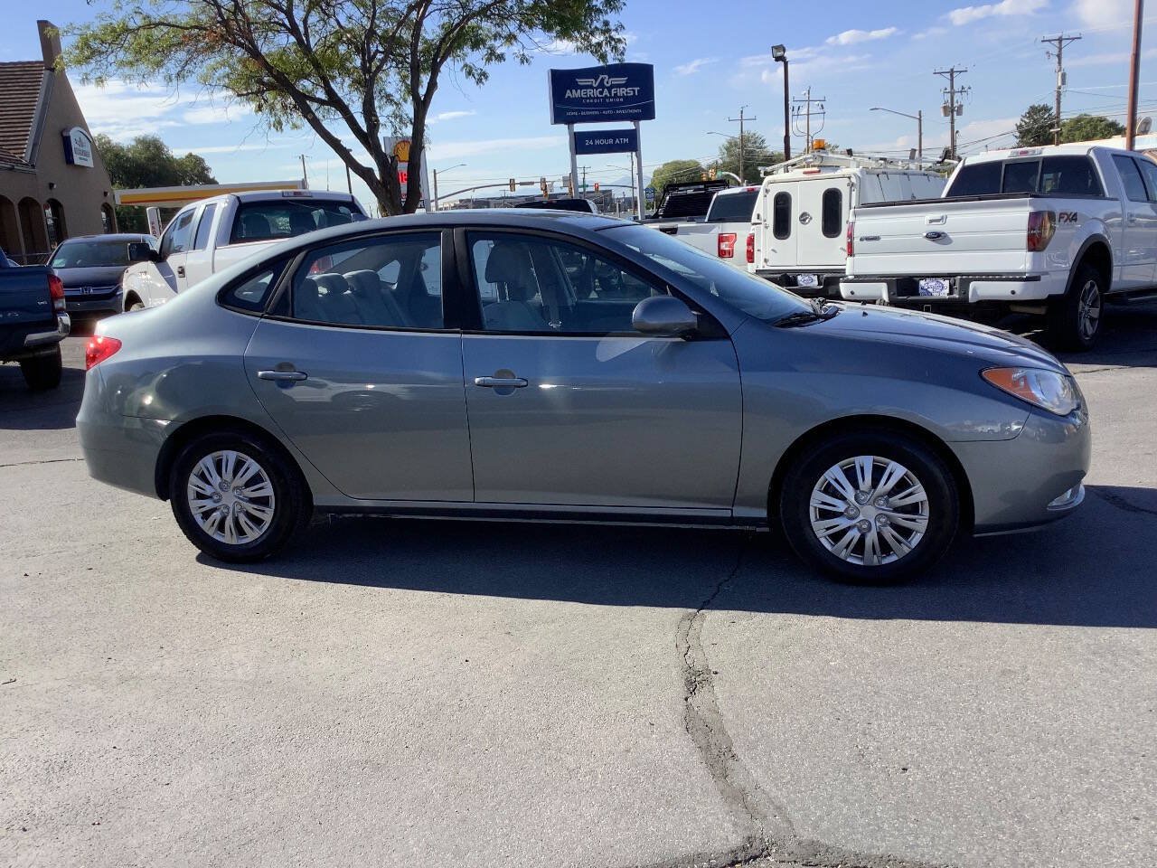 Used 2010 Hyundai Elantra GLS FWD image 9