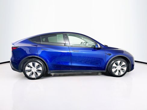 Used 2022 Tesla Model Y Long Range image 10