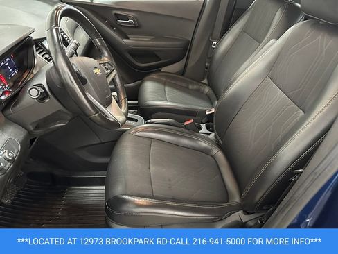 Used 2019 Chevrolet Trax LT w/ Sun & Sound Package FWD image 8