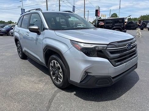 Used 2025 Subaru Forester Premium AWD/4WD image 3