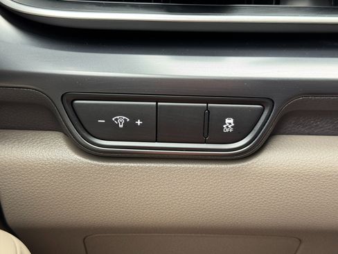 Used 2025 Kia Carnival FWD image 17
