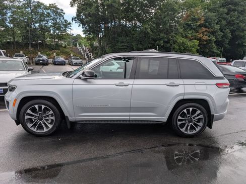 Used 2025 Jeep Grand Cherokee Overland w/ Trailer Tow Package AWD/4WD image 3