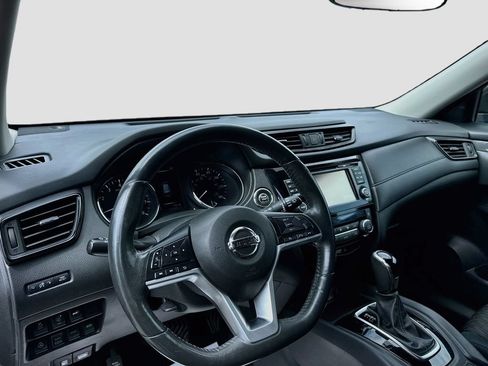 Used 2017 Nissan Rogue SV w/ SV Premium Package AWD/4WD image 9