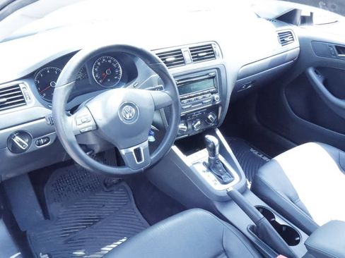 Used 2012 Volkswagen Jetta SE FWD image 17