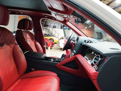Used 2022 Bentley Bentayga AWD/4WD image 57