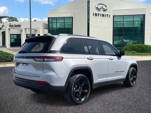 Used 2023 Jeep Grand Cherokee Altitude image 6