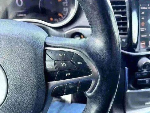 Used 2020 Jeep Grand Cherokee Laredo w/ Quick Order Package 2BN North image 9