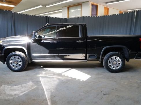 Used 2024 Chevrolet Silverado 3500 High Country w/ High Country Premium Package AWD/4WD image 4