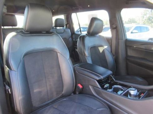 Certified 2022 Jeep Grand Cherokee L Laredo AWD/4WD image 8