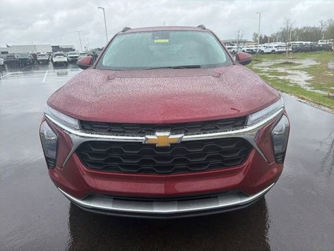 Used 2024 Chevrolet Trax LT w/ LT Convenience Package image 3