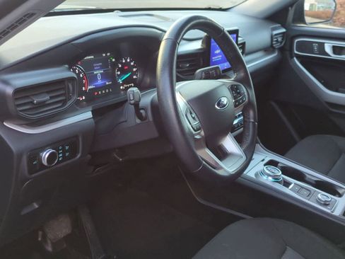 Used 2023 Ford Explorer XLT image 10
