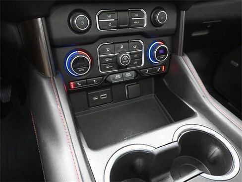 Used 2022 Chevrolet Suburban RST w/ Sport Performance Package image 26