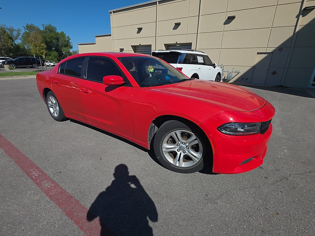 Used 2019 Dodge Charger SXT w/ Leather Interior Group RWD image 2