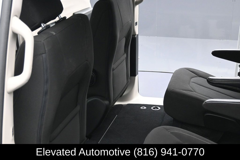 Used 2023 Chrysler Voyager LX FWD image 17