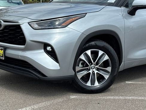 Used 2023 Toyota Highlander XLE image 4