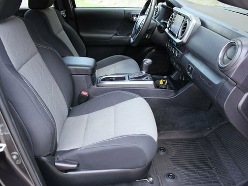 Used 2022 Toyota Tacoma TRD Sport AWD/4WD image 18