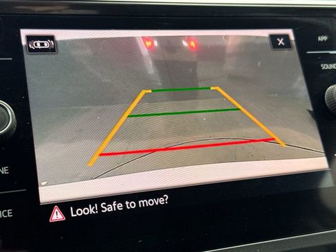 Used 2024 Volkswagen Tiguan SE image 19