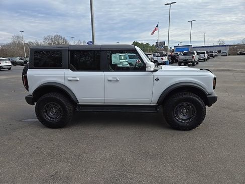 New 2025 Ford Bronco Outer Banks w/ Sasquatch Package image 3