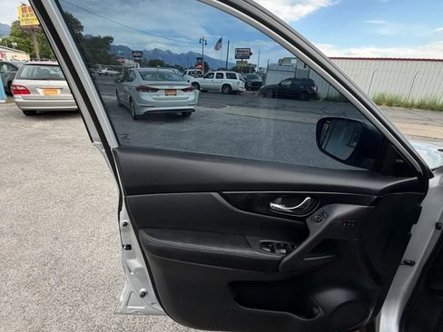 Used 2018 Nissan Rogue SL FWD image 10