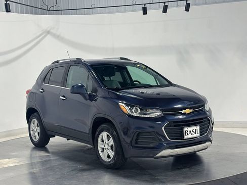 Used 2019 Chevrolet Trax LT w/ LT Convenience Package AWD/4WD image 37