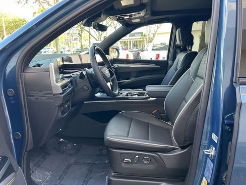 Used 2026 Cadillac Escalade Sport image 5