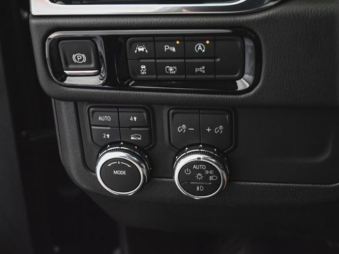 Used 2026 GMC Yukon XL Denali w/ Sun & Power Step Package AWD/4WD image 25