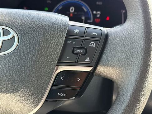 Used 2025 Toyota Camry LE w/ Convenience Package image 27