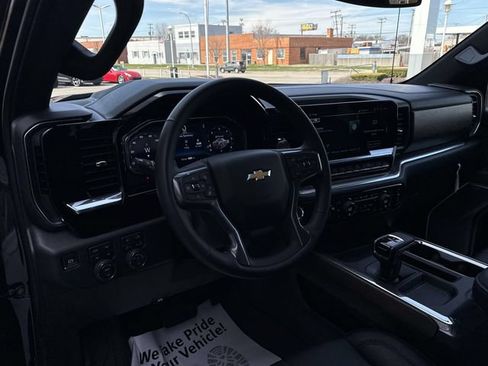 Used 2025 Chevrolet Silverado 1500 High Country w/ High Country Premium Package AWD/4WD image 48