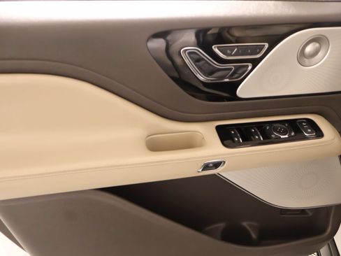 Used 2022 Lincoln Aviator Reserve w/ Equipment Group 201A AWD/4WD image 18