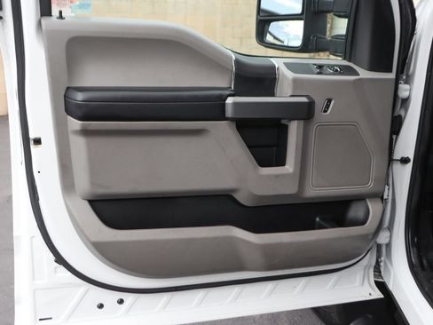 Used 2017 Ford F550 2WD Regular Cab Super Duty image 21