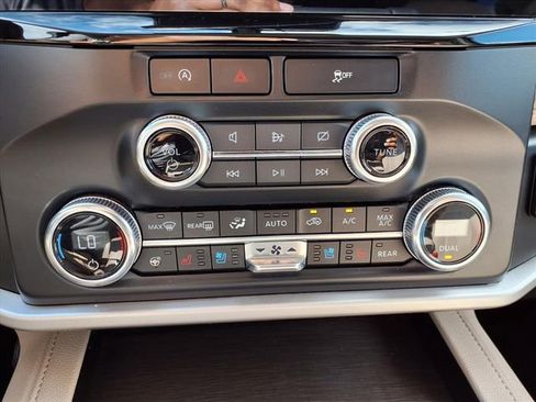 Used 2024 Ford Expedition Limited image 13