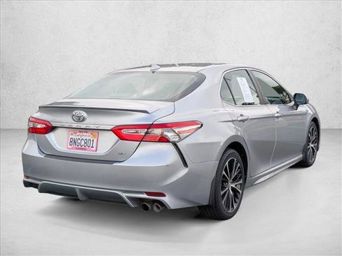 Used 2019 Toyota Camry SE image 5