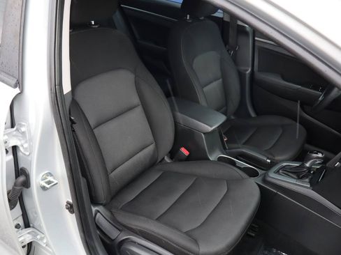 Used 2018 Hyundai Elantra Value Edition FWD image 11