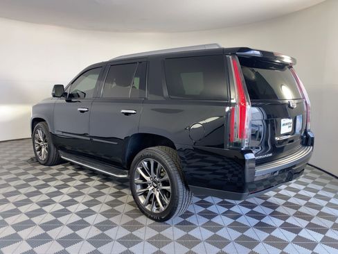 Used 2020 Cadillac Escalade Luxury image 3