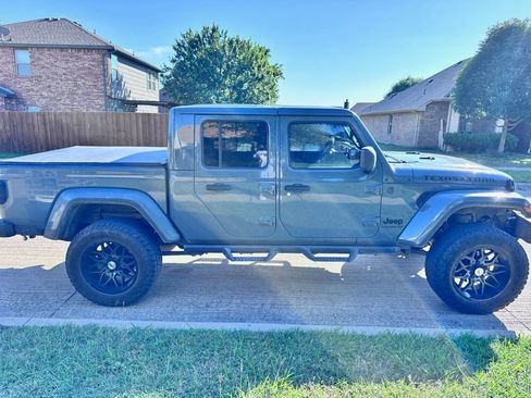 Used 2024 Jeep Gladiator Sport AWD/4WD image 4