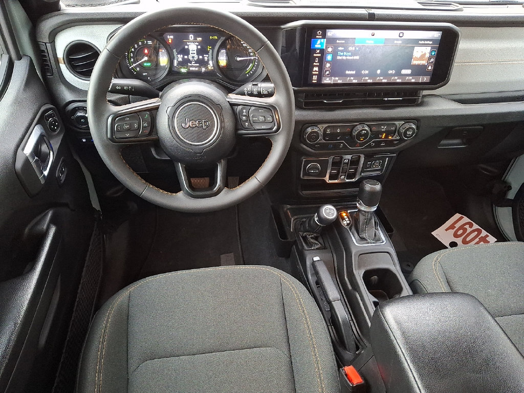 Used 2024 Jeep Wrangler Unlimited w/ Convenience Group AWD/4WD image 12