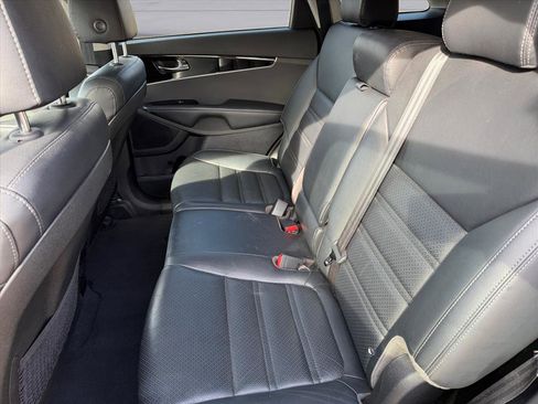Used 2019 Kia Sorento EX image 17