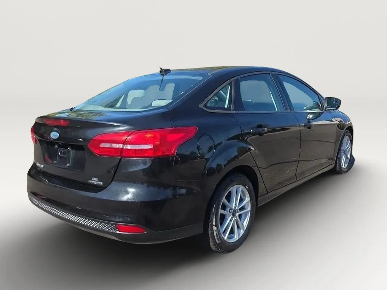 Used 2015 Ford Focus SE FWD image 6