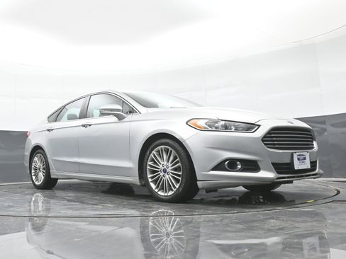 Used 2014 Ford Fusion SE w/ Equipment Group 202A image 37