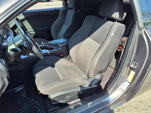 Used 2017 Dodge Challenger R/T RWD image 7