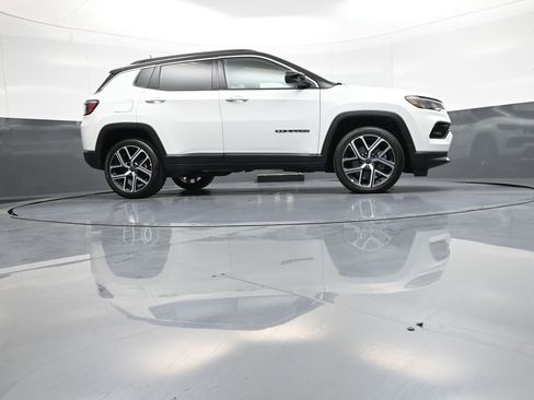 Used 2025 Jeep Compass Limited AWD/4WD image 27