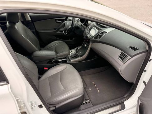 Used 2016 Hyundai Elantra Limited w/ Option Group 04 FWD image 8
